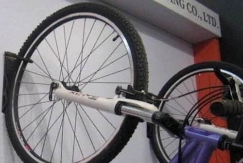 Nástenný háčik na bicykel