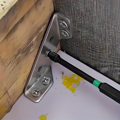 Sada silných rohových výstuh z nehrdzavejúcej ocele