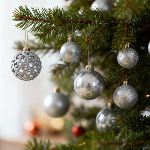 Sada vianočných ozdôb - 100 gúľ + hviezdicová špička - strieborná