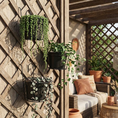 Kovový kôš na zavesenie na balkónové zábradlie – na upevnenie kvetináčov – 18 cm – čierny