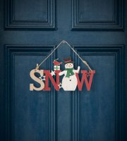 Vianočná dekorácia z dreva - snehuliak - s vešiakom - 17 x 9 cm