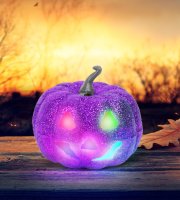 Halloweenska RGB LED dekorácia - penová tekvica - fialová - 11 cm