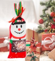 Vianočný držiak fliaš so stuhou - snehuliak - polyester - 32 x 12,5 cm