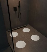 Samolepiaca protišmyková podložka – biela – 19 cm – 4 ks / balenie