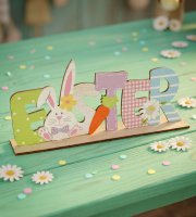 Veľkonočná ležiaca stolová dekorácia z dreva - so zajačikom