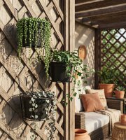 Kovový kôš na zavesenie na balkónové zábradlie – na upevnenie kvetináčov – 18 cm – čierny